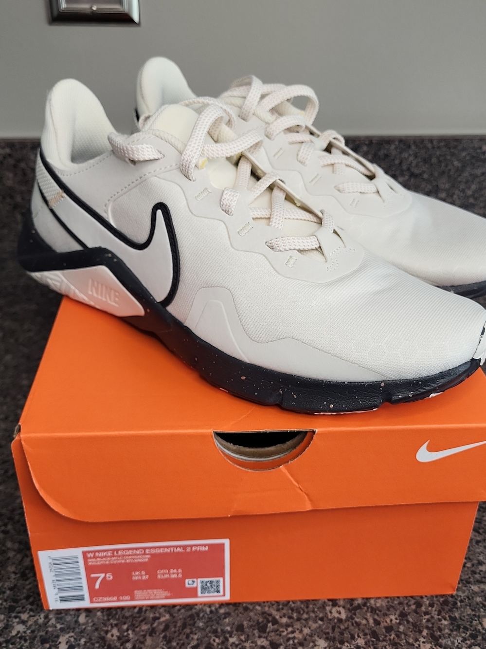 Nike Legend Essential 2 PRM Womens 7.5 Sail Black Training Shoes CZ3668-100 NIB